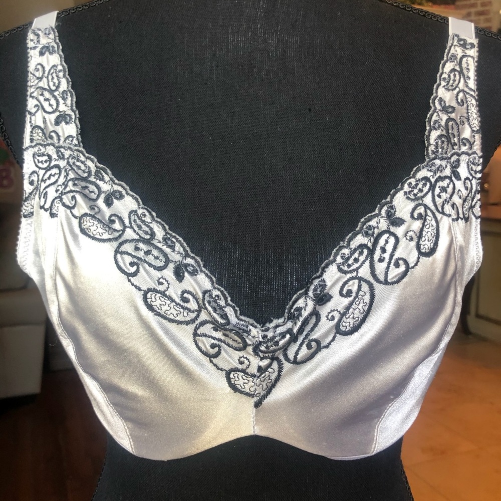 Victoria’s Secret bra 36C - Picture 1 of 4